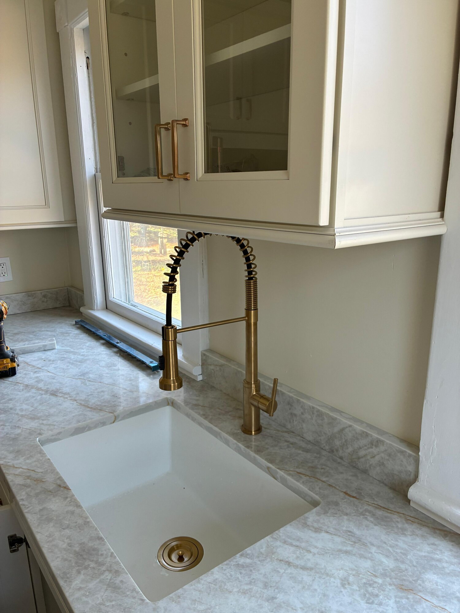 Bathroom shower niche with decorative mosaic tile inset